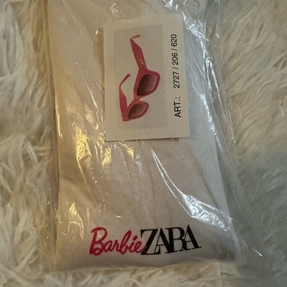 Barbie X Zara Sunglasses - Picture 5 of 11